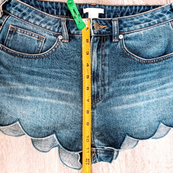 H&M Scalloped Edge Denim Shorts 8 - Picture 6 of 7